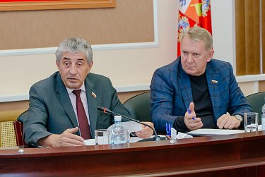 Совет утвердил повестку октябрьского заседания ЗС